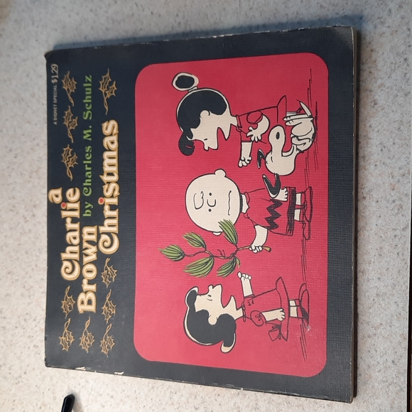 A charlie brown Christmas book - Picture 1 of 3